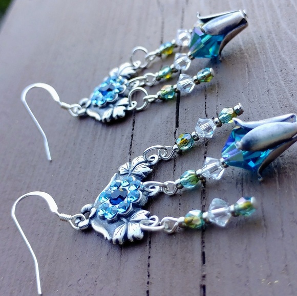 🚫GIFTED🚫 Chandeliers w/Swarovski Flowers - Picture 6 of 8